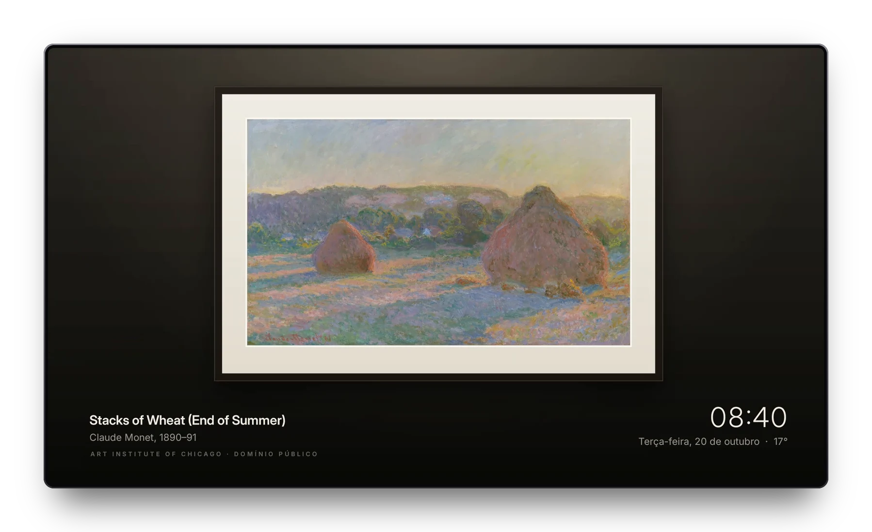 A tela de descanso Galeria: uma pintura de Monet emoldurada, sob um spot, com a legenda do museu e a hora